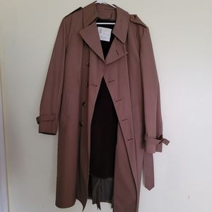 Mens LG size 40 tan London Fog Trench coat
